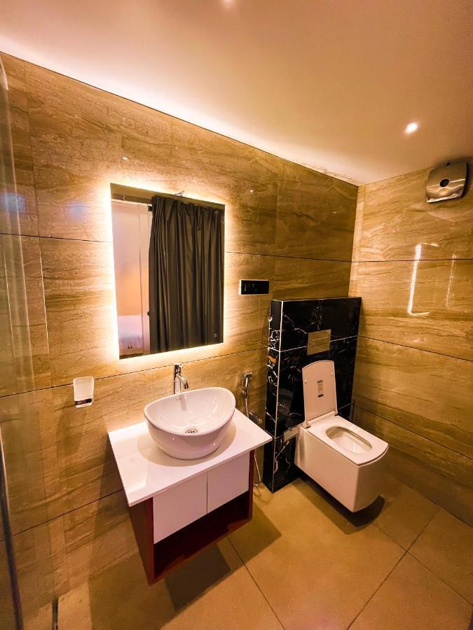 Bbc Luxury Apartments Perintalmanna Exterior foto